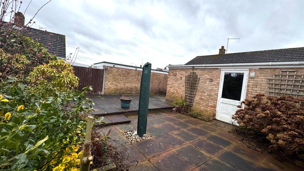 Property photo 3 of 14 Garden (3).Jpg