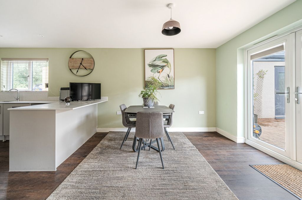 Property photo 3 of 20 3 - 1328785-16-687Fd2...
