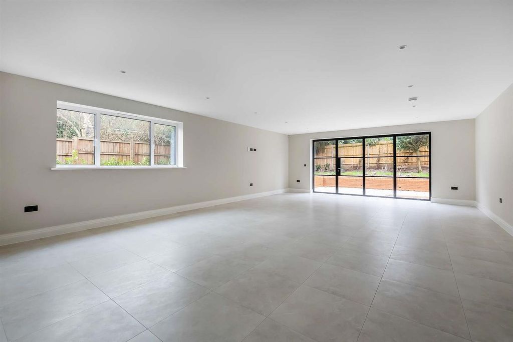 Additional image 28 of 4 bed detached house for saleCross Lanes, Guildford GU1