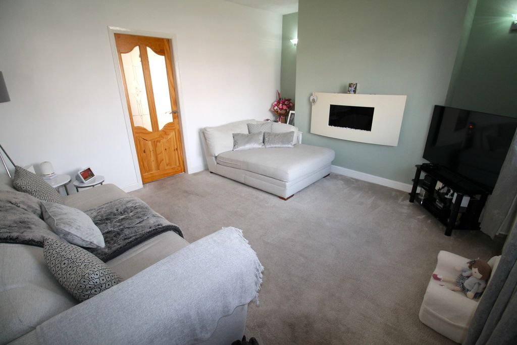 Property photo 3 of 12 Img_1471