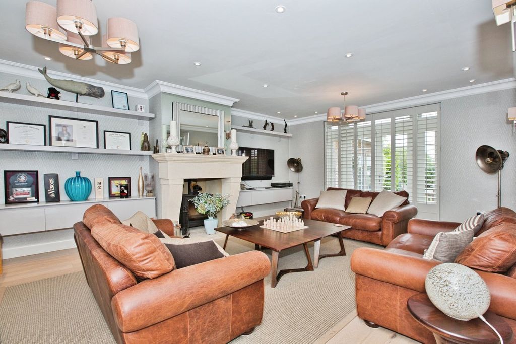 Property photo 3 of 33