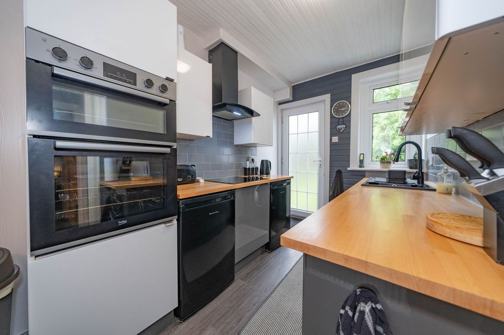 Property photo 2 of 30 Kitchen