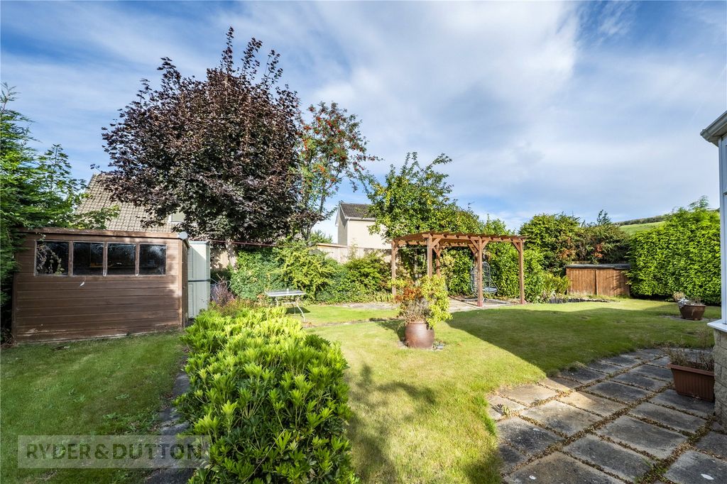 Property photo 2 of 21 Gardens