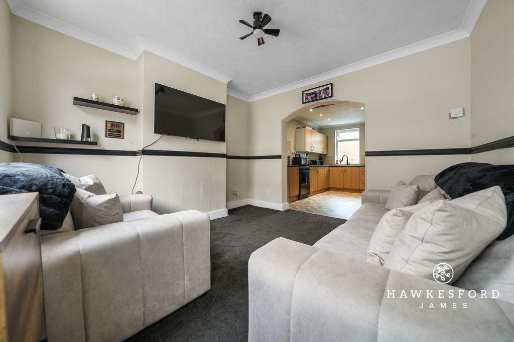Property photo 2 of 10 Clyde Street, Sheerness - Lounge