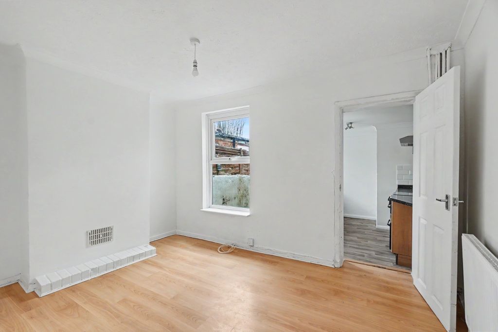 Property photo 3 of 15 5040727