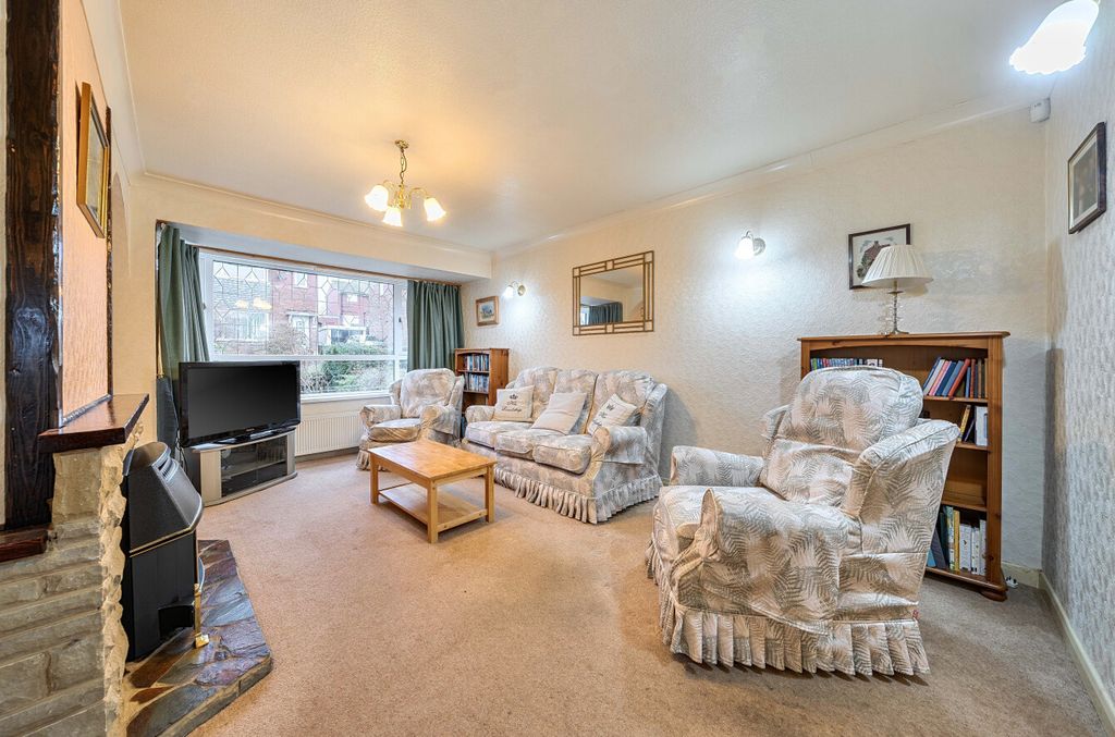 Property photo 2 of 12 1385648-1-69282Bc...