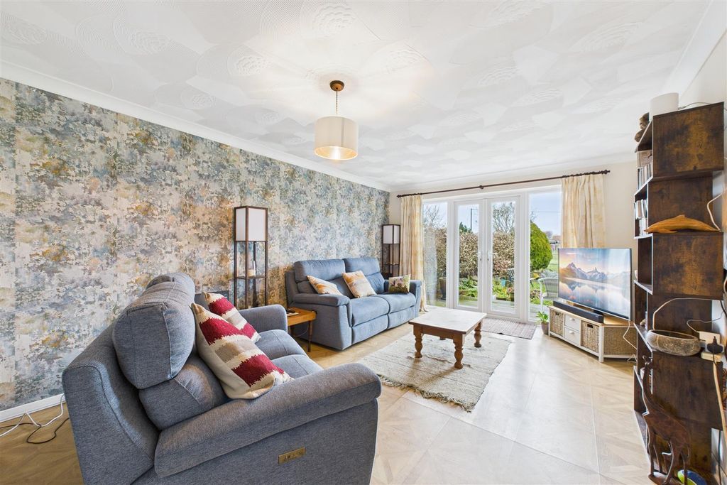 Property photo 2 of 16 Cam04235G0-Pr0121-Still016.Jpg