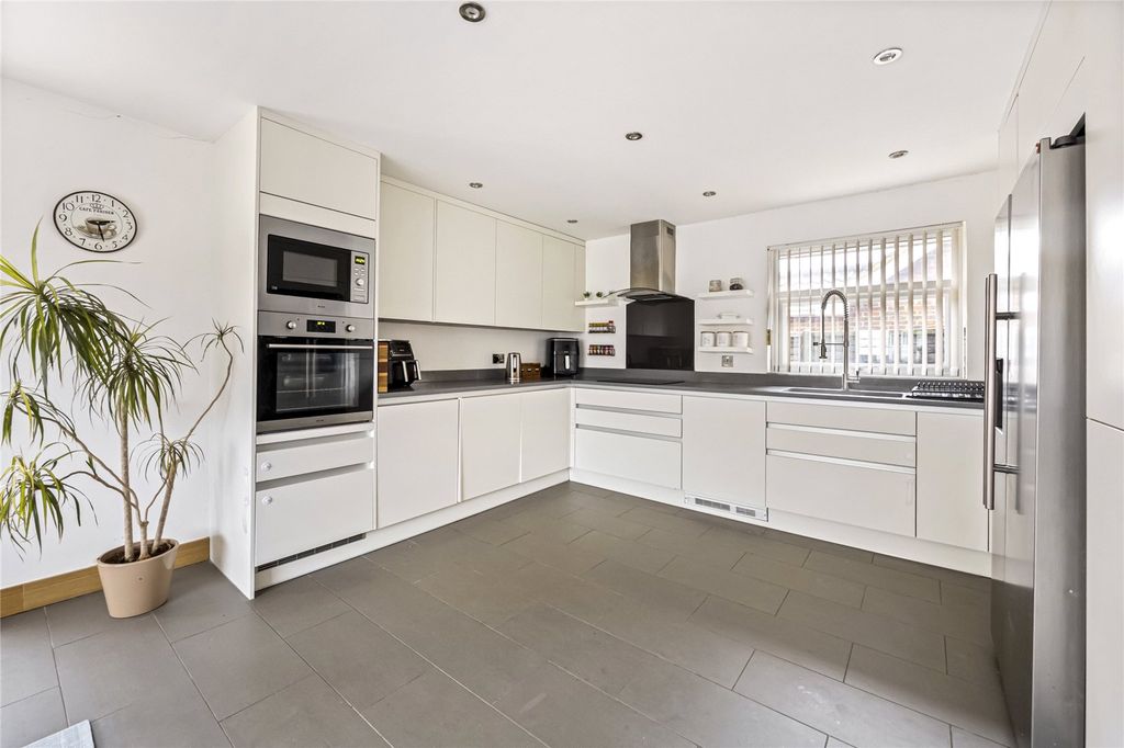 Property photo 3 of 20 Picture No. 24