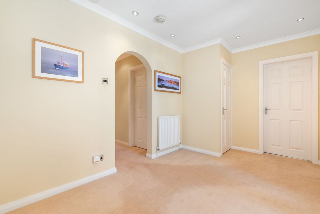 Property photo 3 of 34