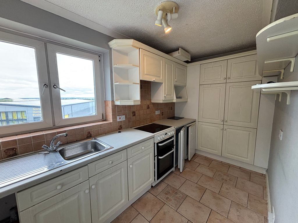 Property photo 2 of 7 Kitchen