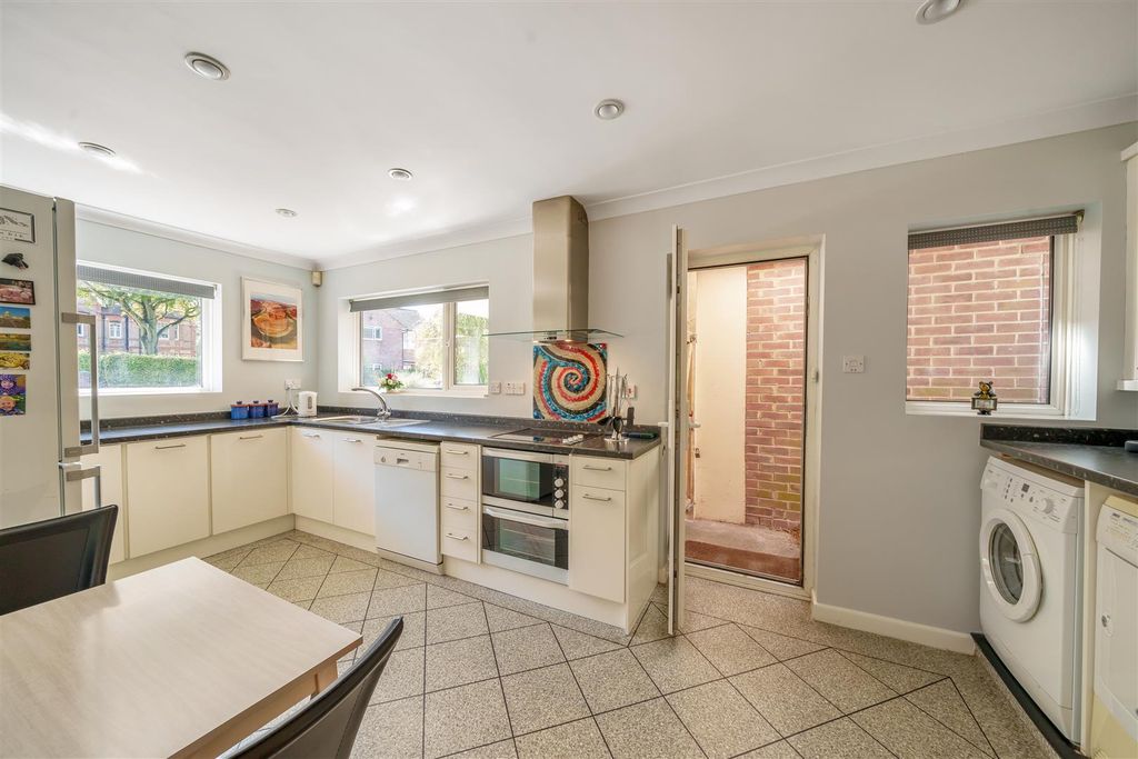 Property photo 3 of 16 Kitchen