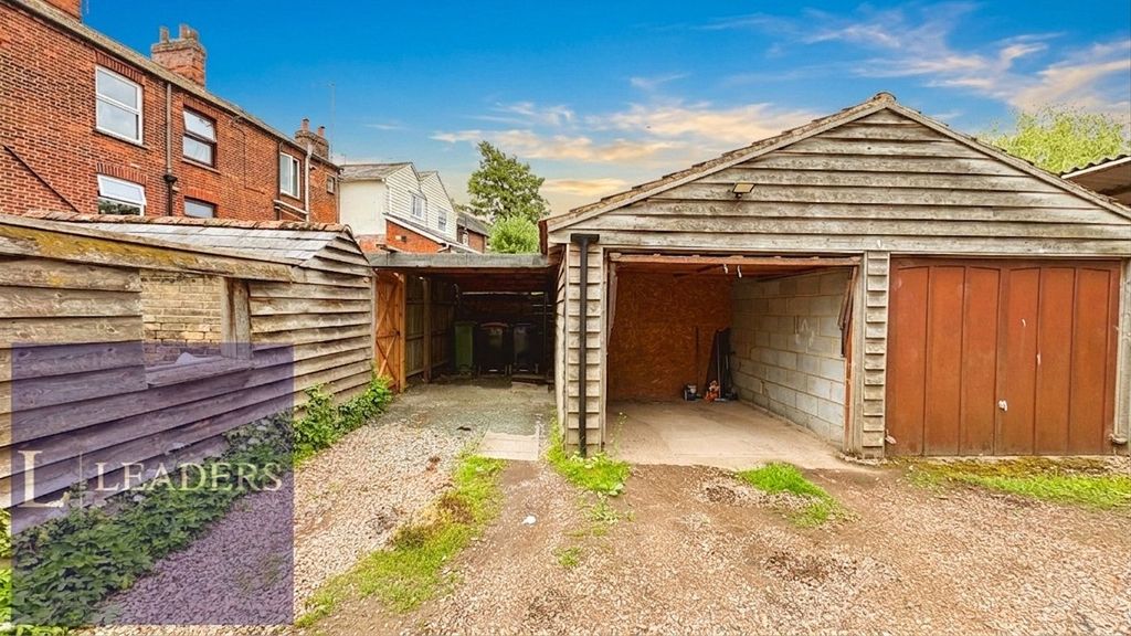 Property photo 3 of 16 Carport + Parking