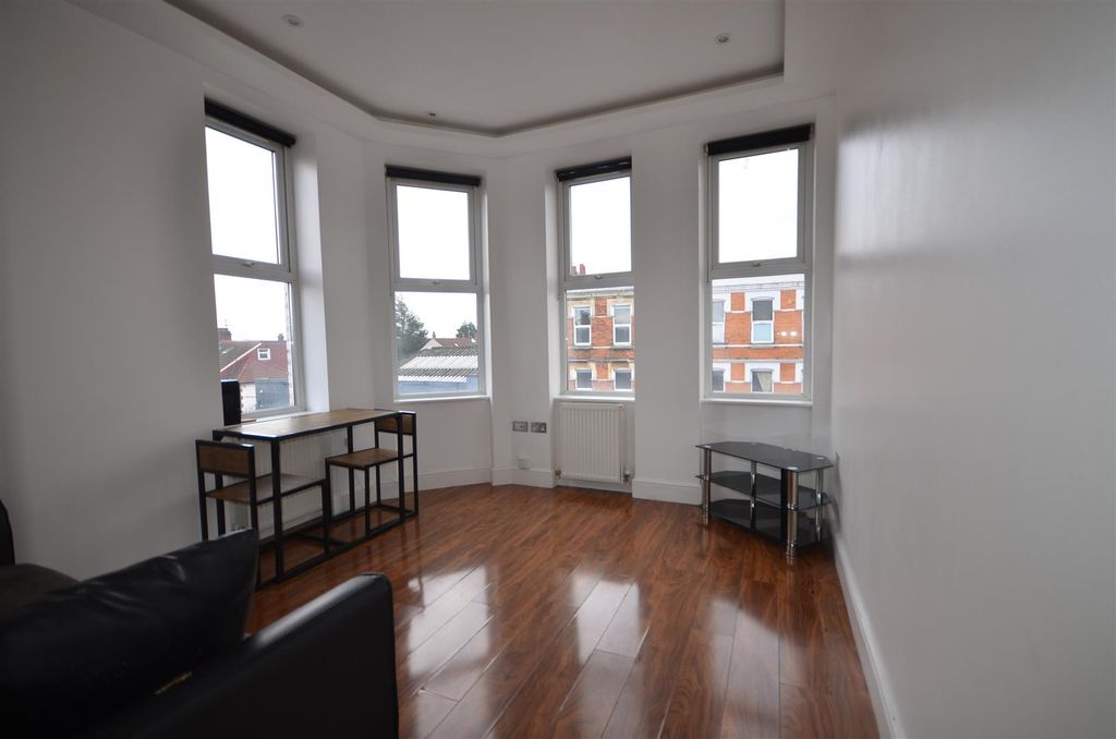 Property photo 2 of 6 Dsc_3635.Jpg