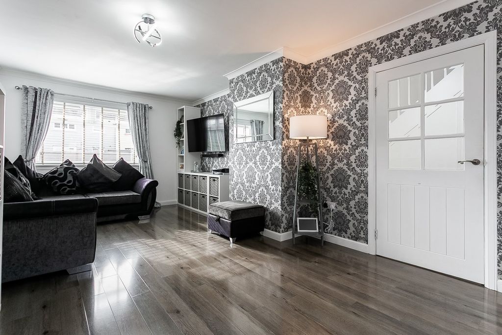 Property photo 3 of 32