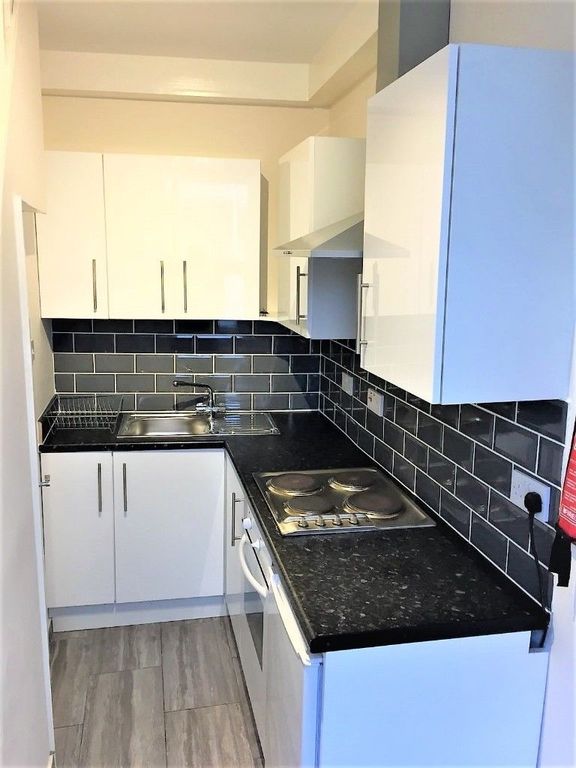 Property photo 1 of 7 Spacious Self-Contained Studio Flat €“ 3 Minutes From Seven Sisters Station €“ £1,350 Pcm
