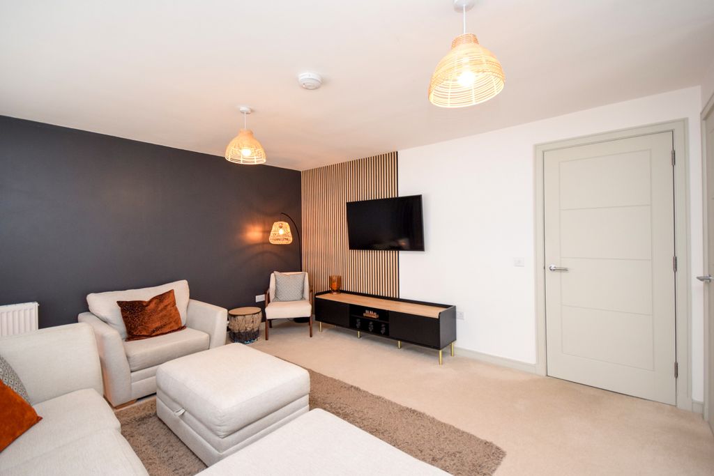 Property photo 3 of 27