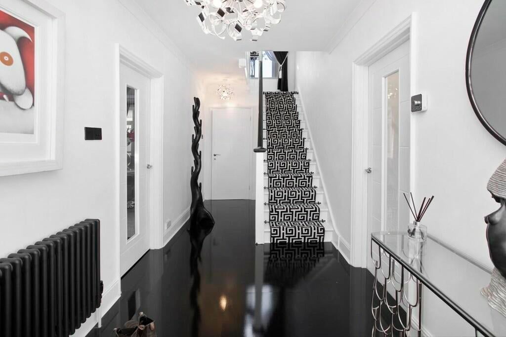 Property photo 2 of 33