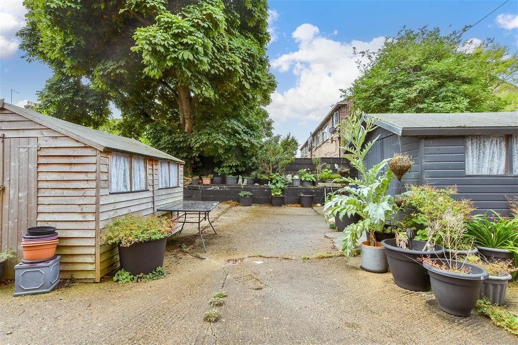 Property photo 2 of 13 Communal Gardens