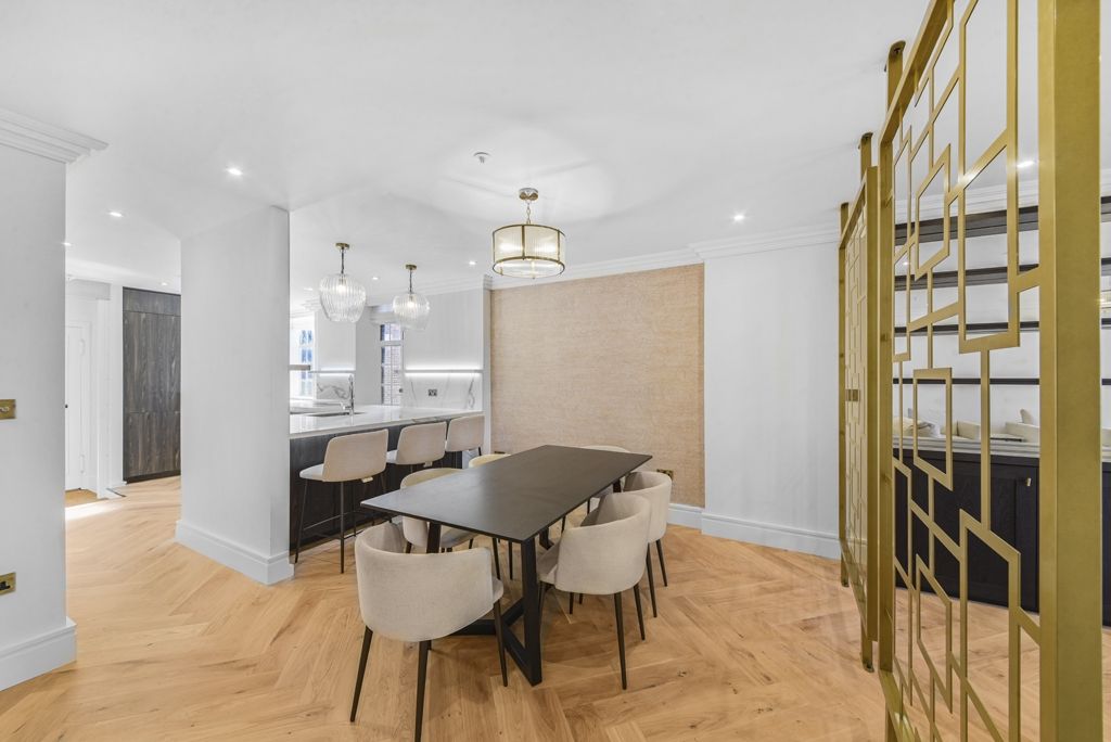 Property photo 2 of 9 Curzon Street