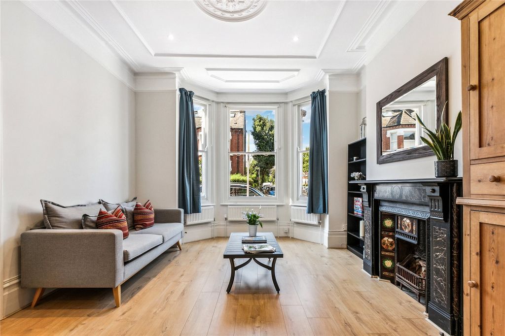 Property photo 1 of 11 Reception