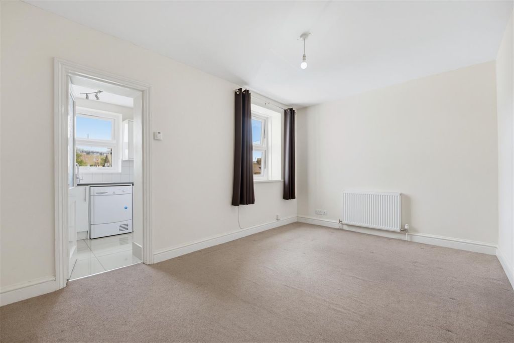 Property photo 2 of 8 6 Astra Court Recp.Jpg