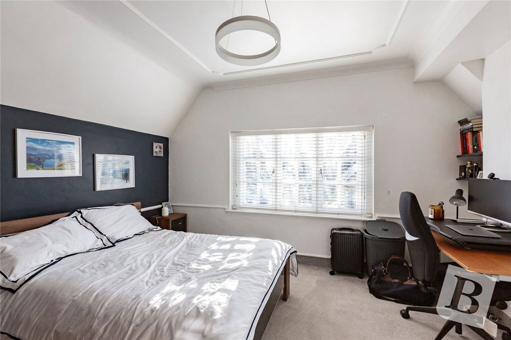 Property photo 2 of 21 Bedroom