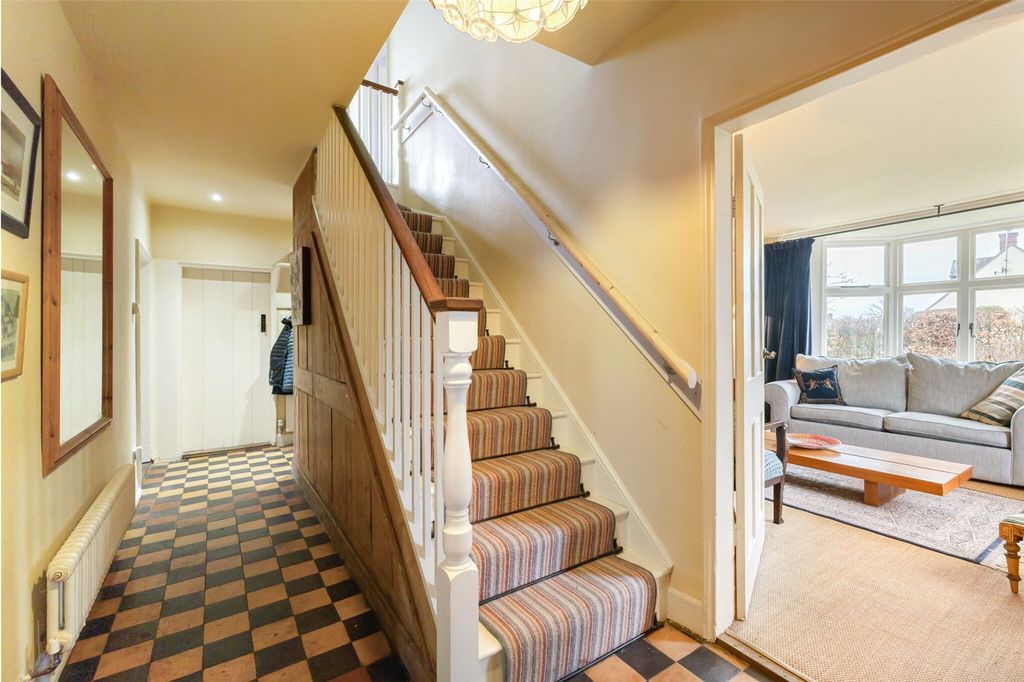 Property photo 2 of 20 Entrance Hall