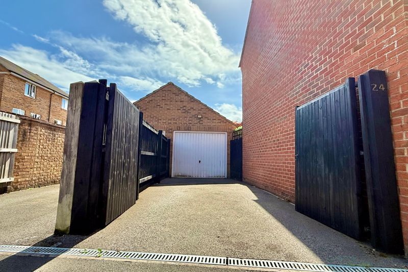 Property photo 2 of 21 Gated Drive To Garage