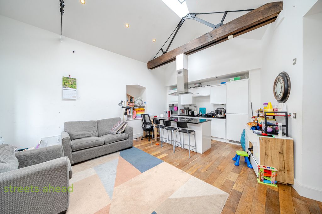 Property photo 2 of 15 82341B43-Fd4B-496...