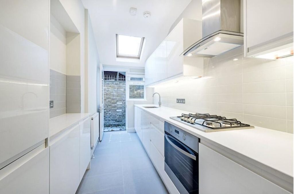 Property photo 2 of 7 Kitchen