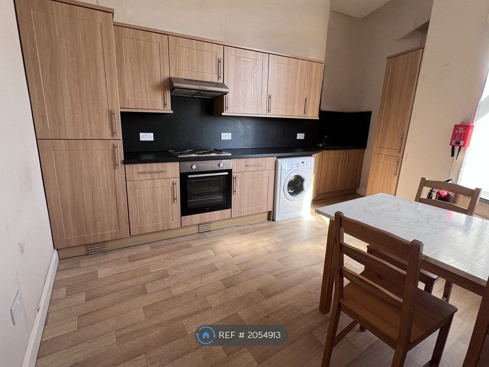 Property photo 3 of 12 Kitchen