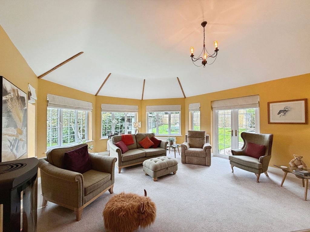 Property photo 2 of 27