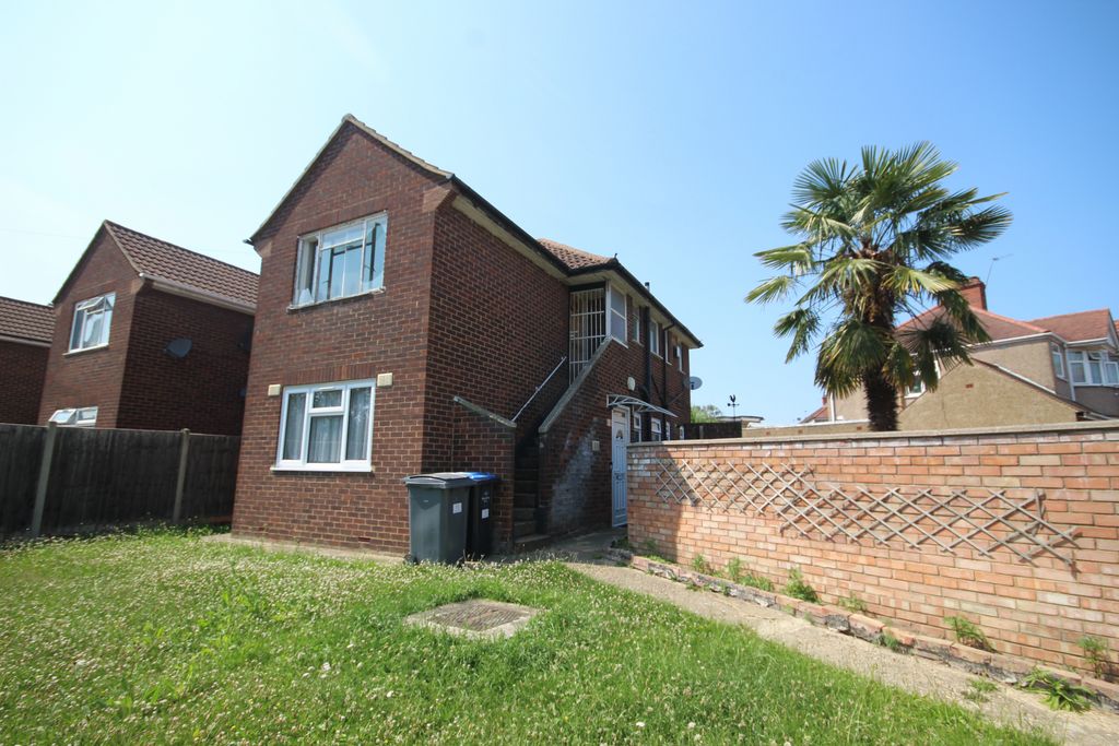 Property photo 1 of 6 Mount Pleasant, Wembley, Middlesex Ha0