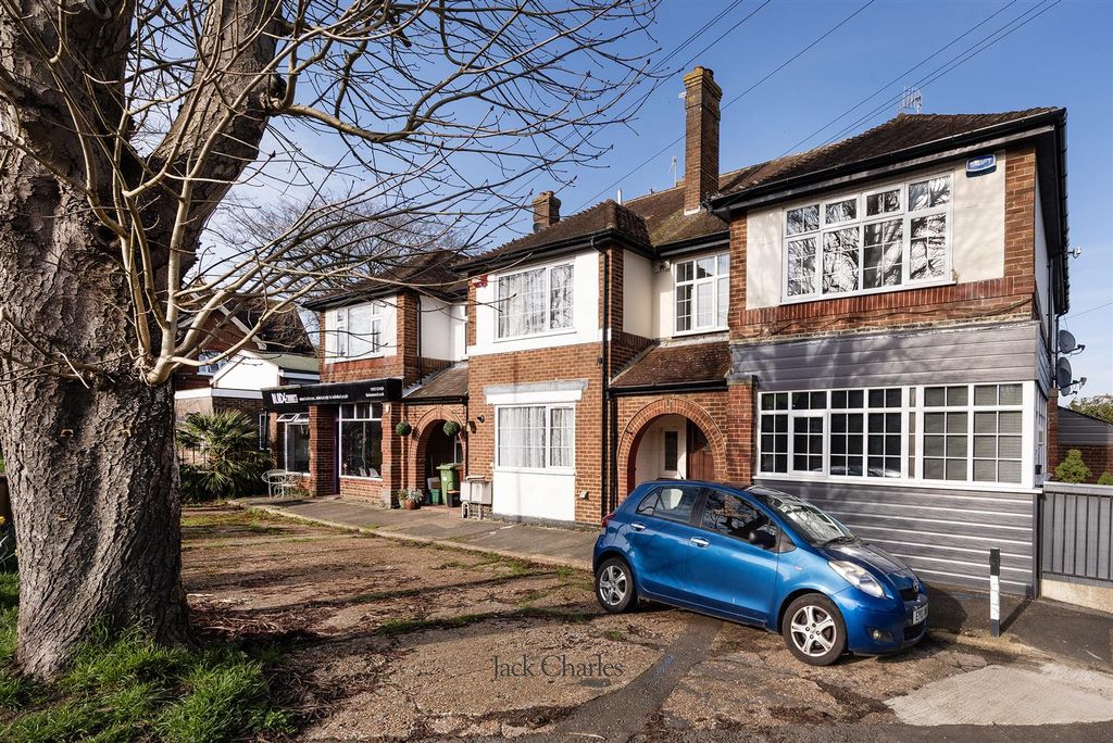 Property photo 2 of 14 47 Hastings Rd, Tn2 4Pb 002.Jpg