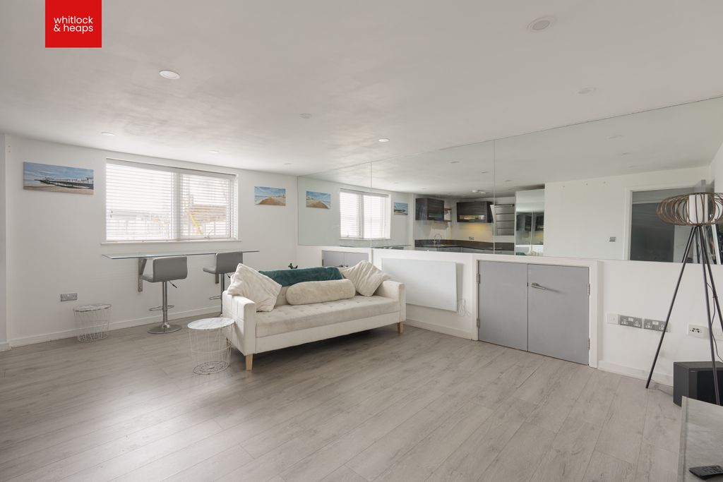 Property photo 3 of 15 liv