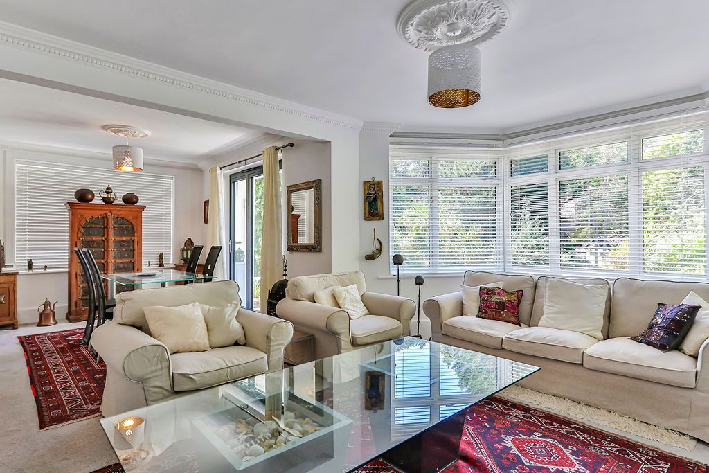 Property photo 2 of 34