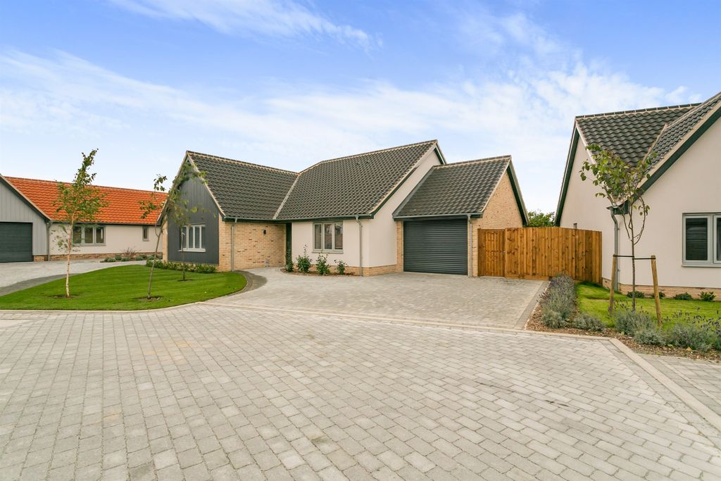 Property photo 1 of 18