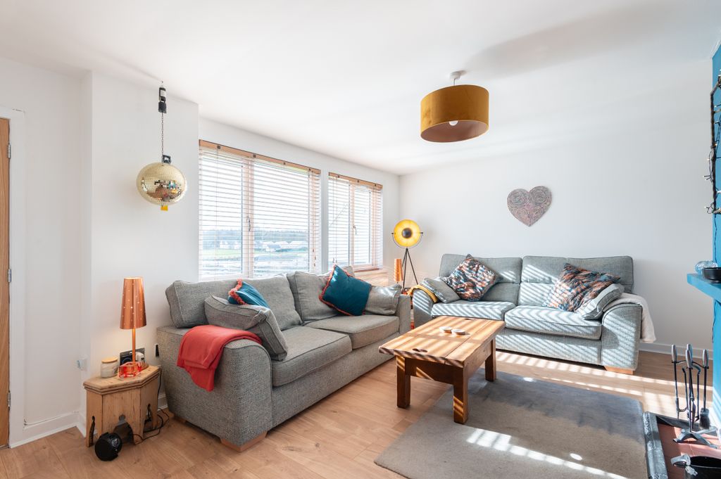 Property photo 3 of 28