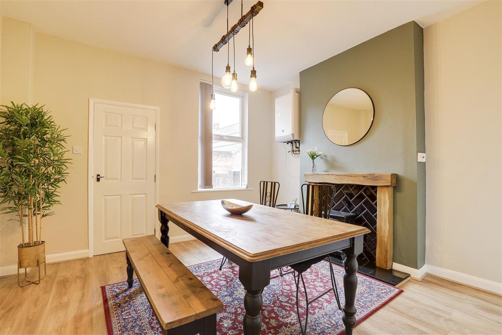 Property photo 2 of 17 10376.Jpg