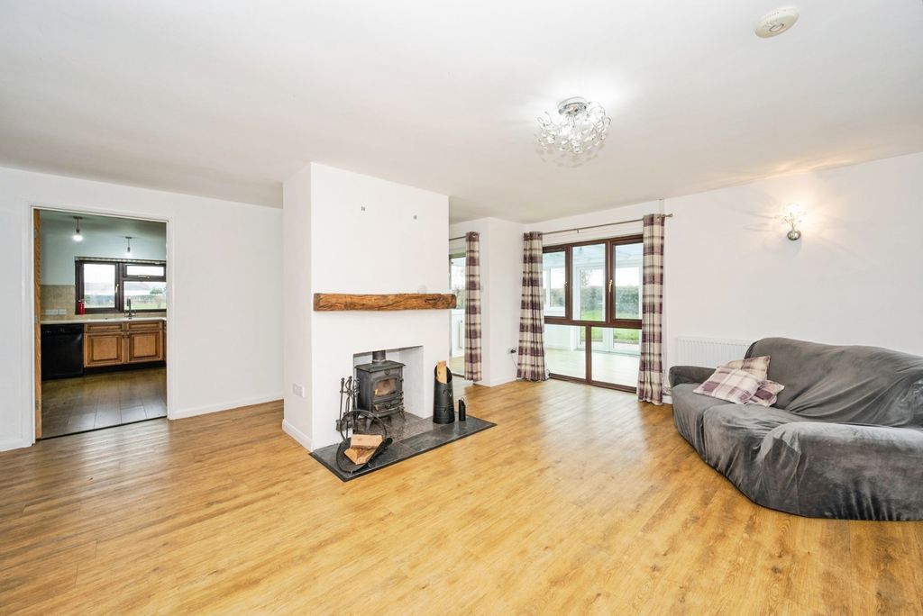 Property photo 2 of 18 Living Room