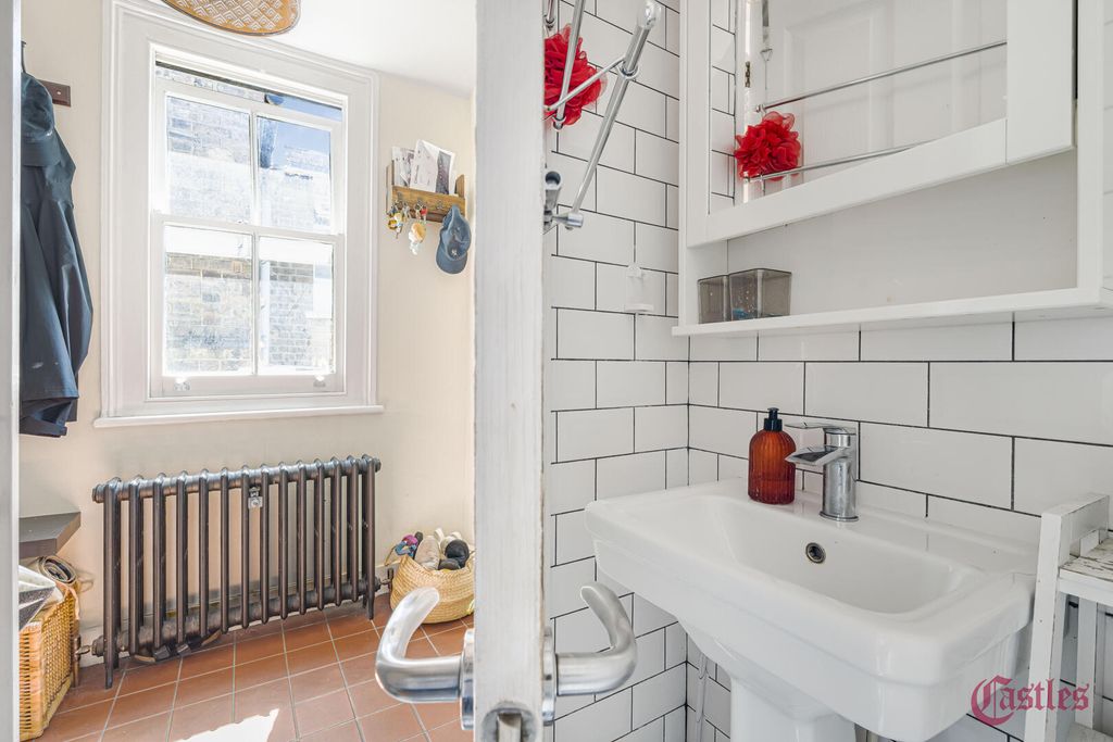 Property photo 3 of 18 WC