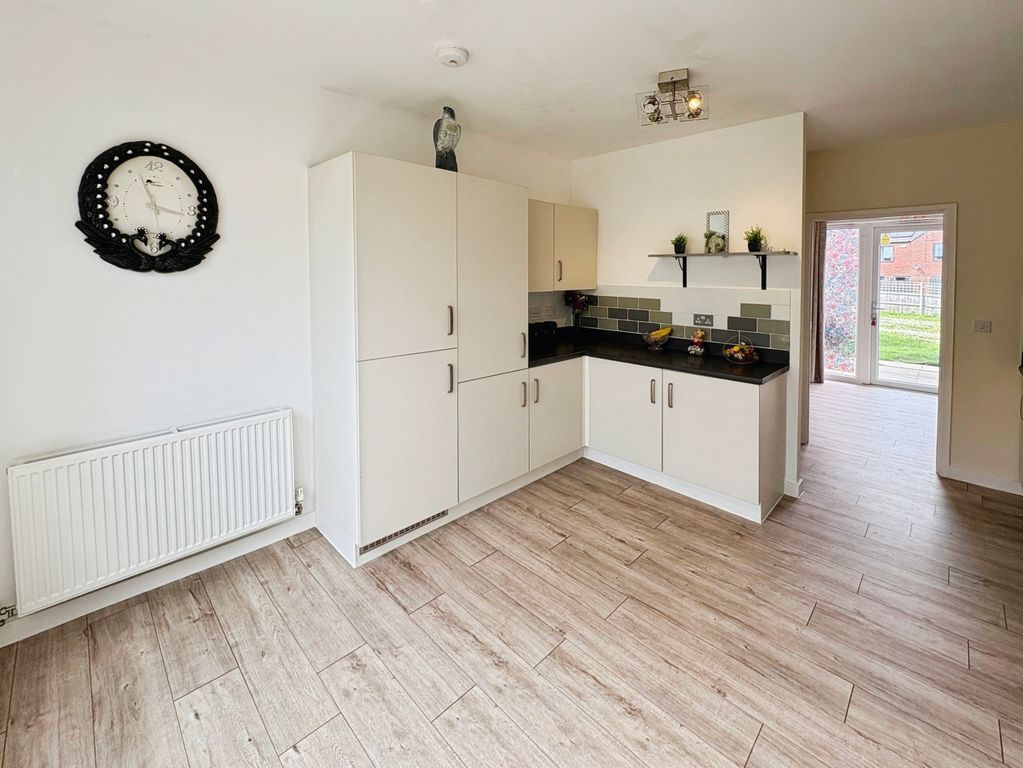 Property photo 3 of 19 Kitchen