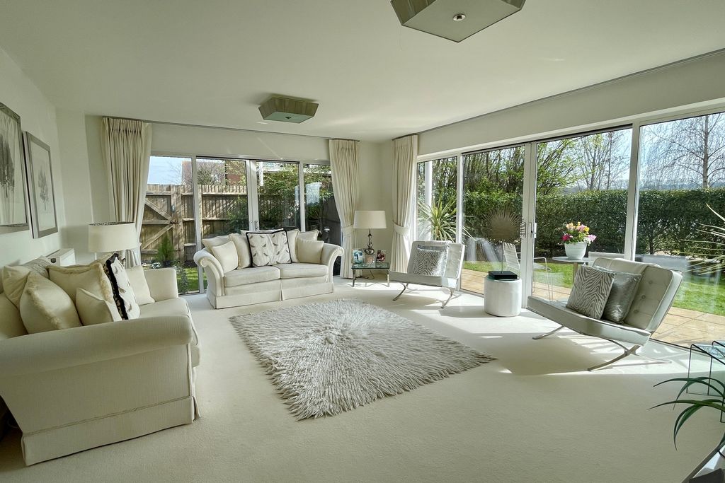 Property photo 2 of 11