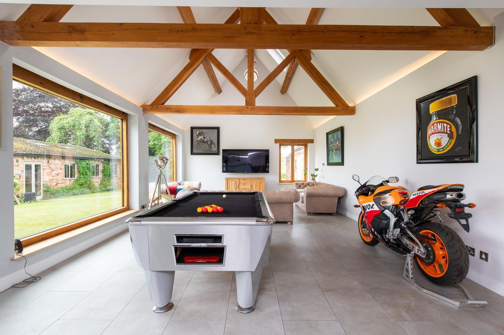 Additional image 6 of 11 bed farm for saleKings Lane, Snitterfield, Stratford-Upon-Avon, Warwickshire CV37.