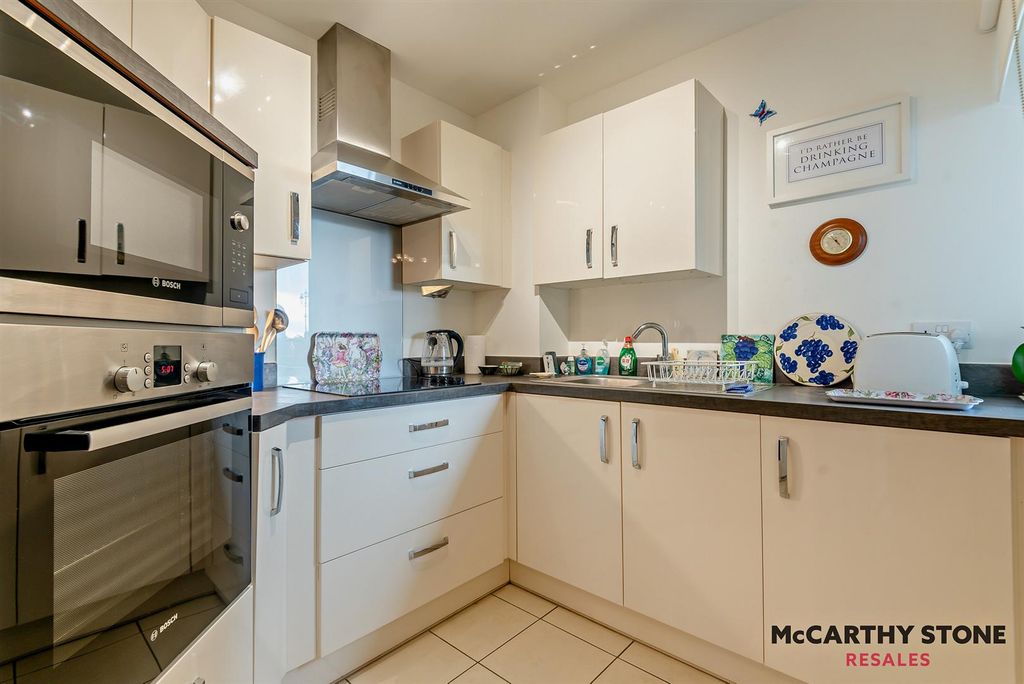 Property photo 3 of 26 8622195-Interior14-800.Jpg