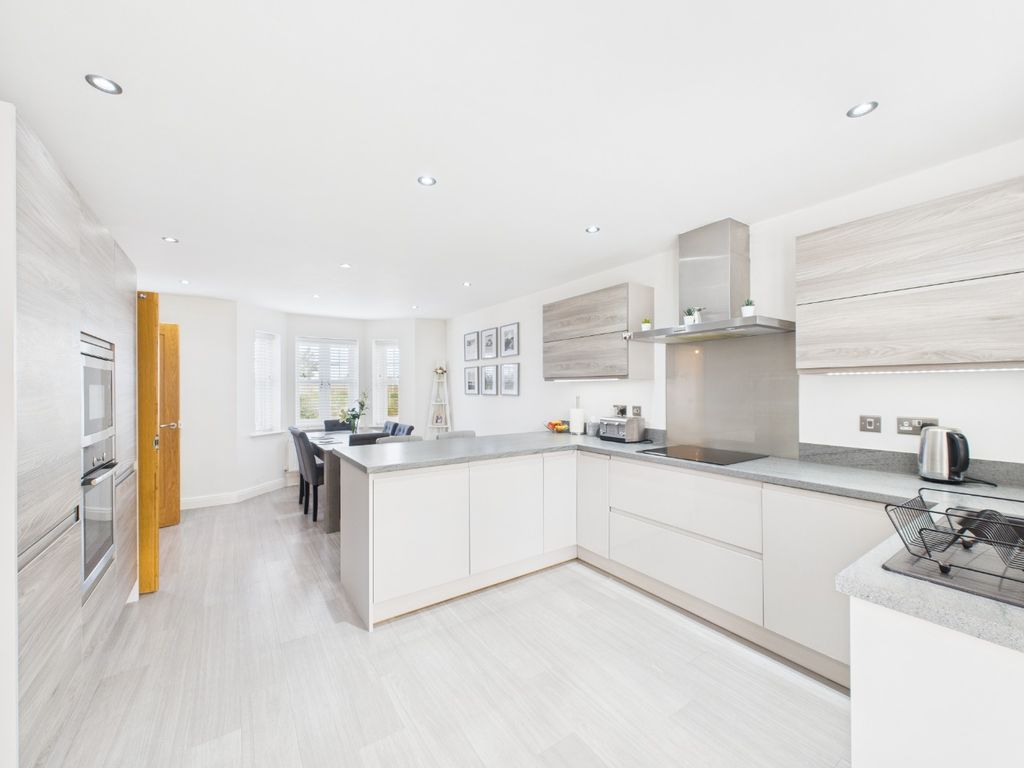 Property photo 3 of 31 4531399