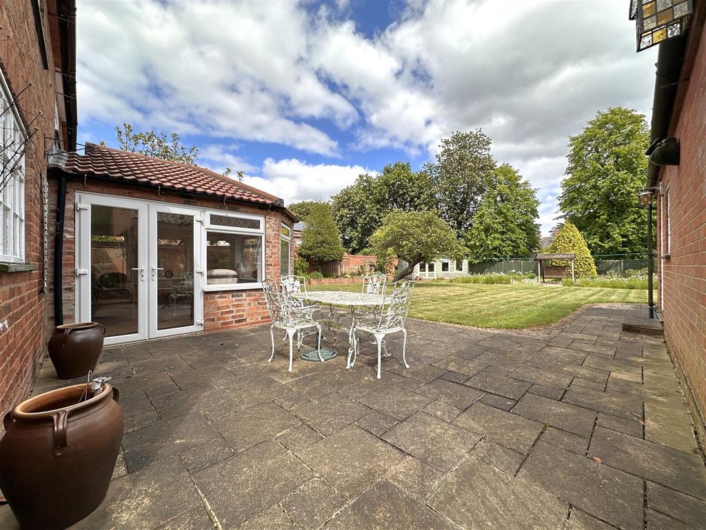 Property photo 3 of 34 Lovely Private Garden 395