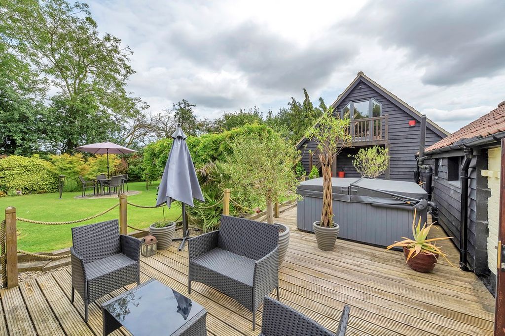 Property photo 2 of 25