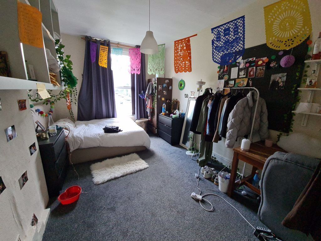Property photo 2 of 14 A Cozy And Inviting Master Bedroom Featuring A Dou...