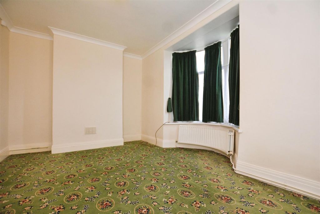 Property photo 3 of 17 Living Room